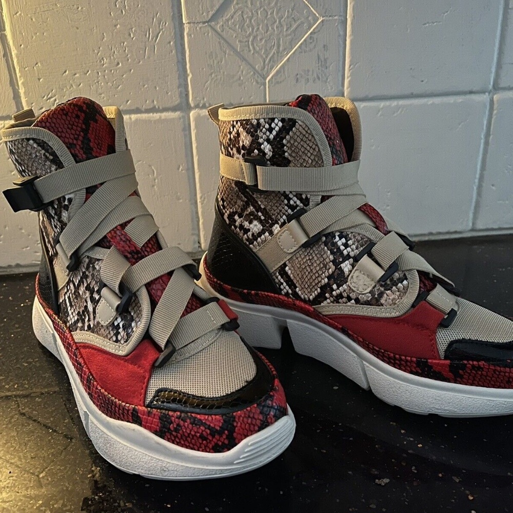 Cape Robbin Basketball High tops Red White Black Court Size 8 Womans